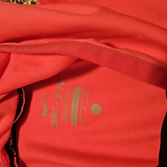 Women's Large nike pull over hoodie. Black and pink - Picture 4 of 6